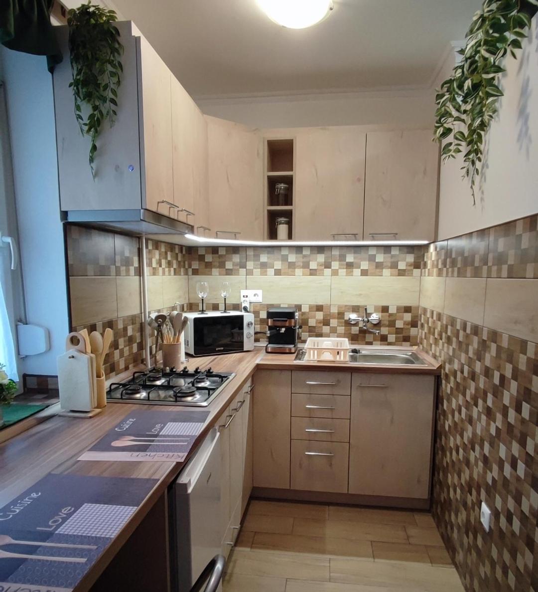 Apartment Fehervar Cappuccino Center, Ac, Easy Parking *